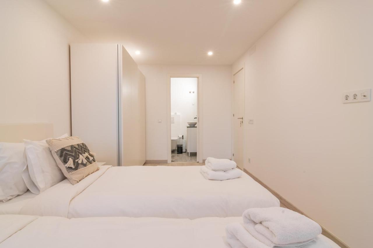 Stylish Apartment W/ River View By Lovelystay オエイラス エクステリア 写真