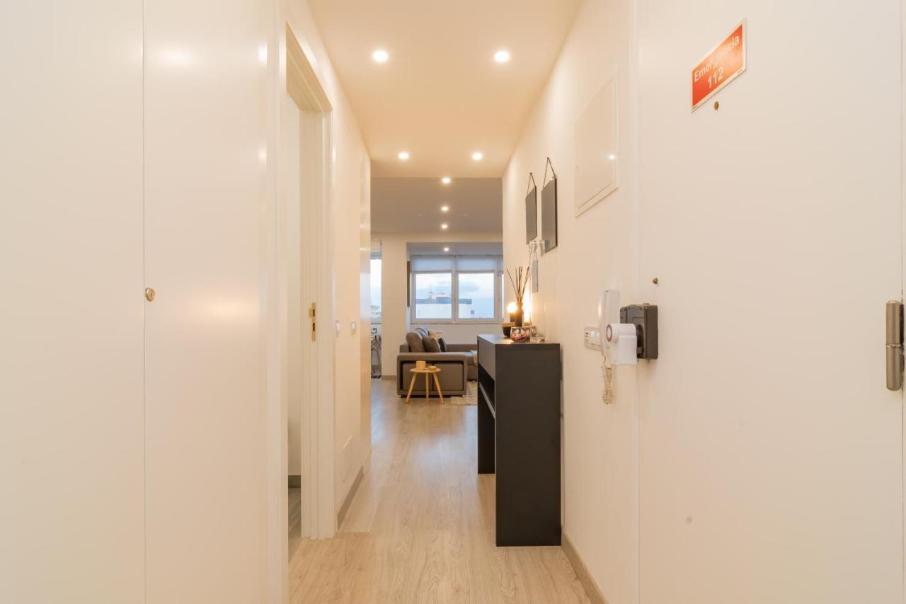 Stylish Apartment W/ River View By Lovelystay オエイラス エクステリア 写真